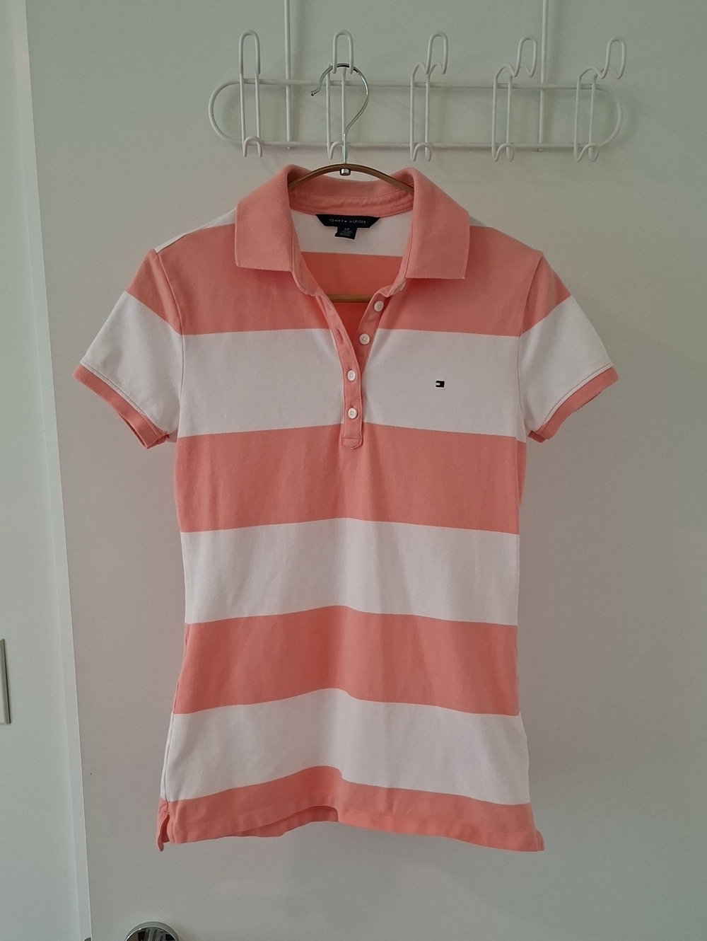 NWOT Tommy Hilfiger Cotton Preppy Striped Peach & White Polo Shirt (Size S)